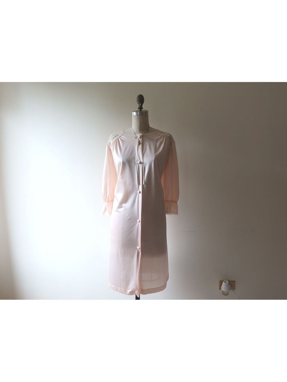 Vintage Lorraine Blush Pink Nylon Button Front Peignoir Robe Nightgown Size M